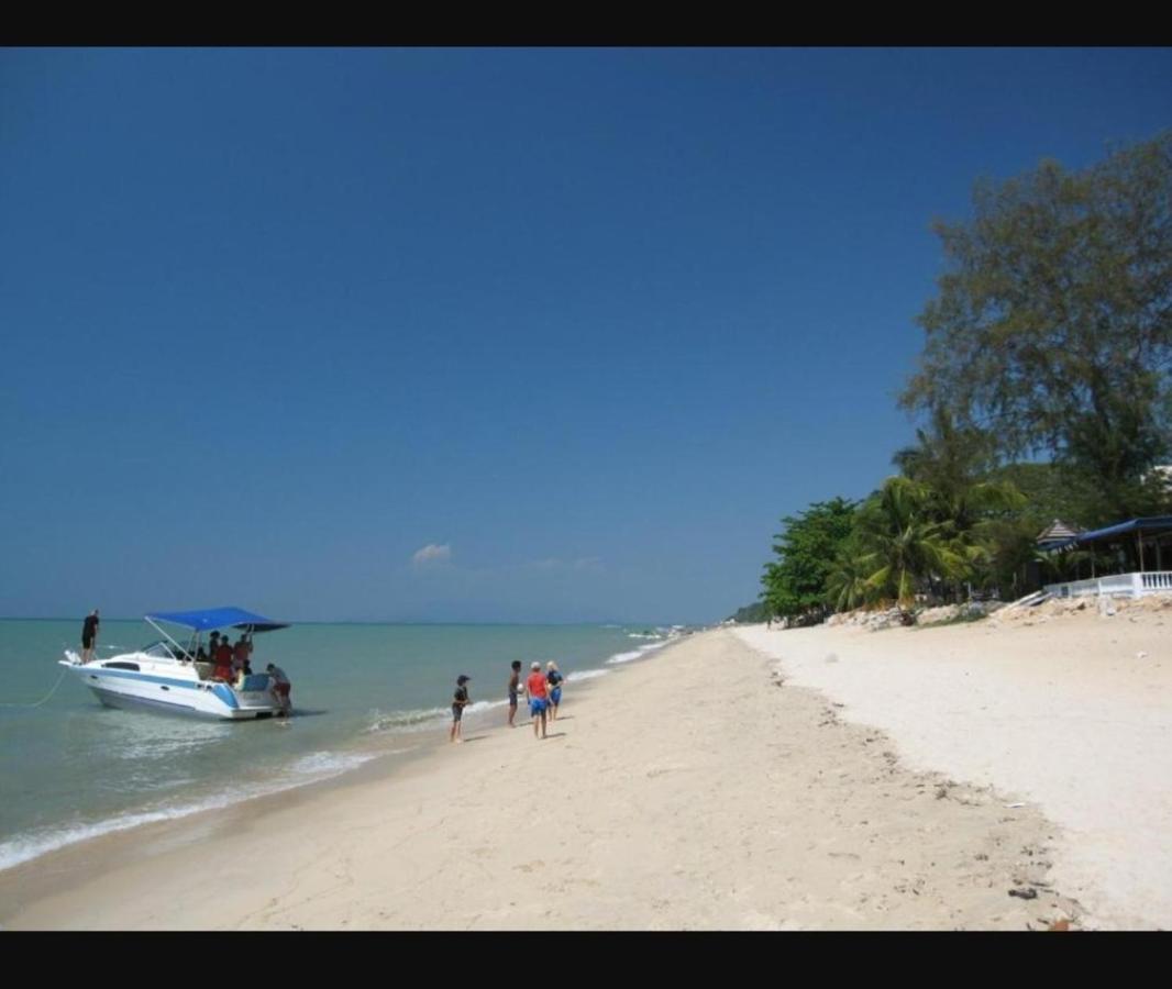 By The Sea Batu Ferringhi Beach Front Apartment Suite Exteriör bild